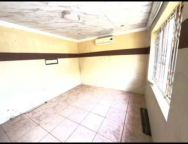 2 BEDROOM HOUSE FOR SALE IN UMLAZI Q